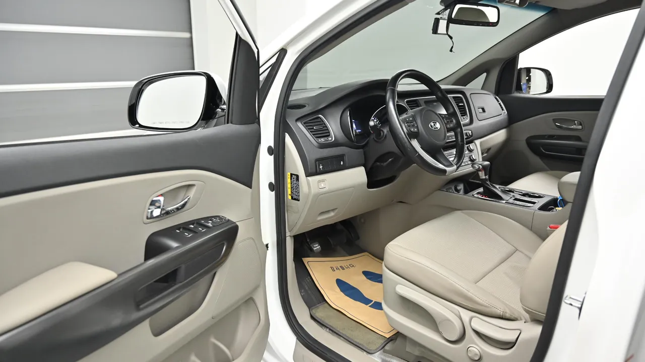 Kia Carnival — miniaturë 11
