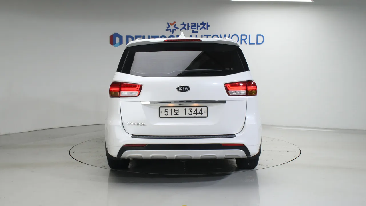 Kia Carnival — miniaturë 4