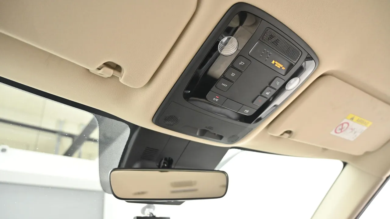Kia Carnival — miniaturë 18