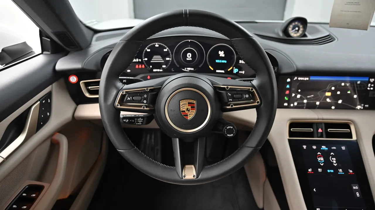 Porsche Taycan — miniaturë 13