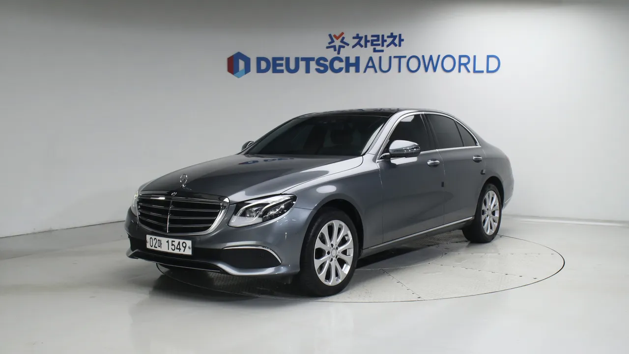 Mercedes-Benz E-klasse E300 4MATIC 익스클루시브 — foto 1