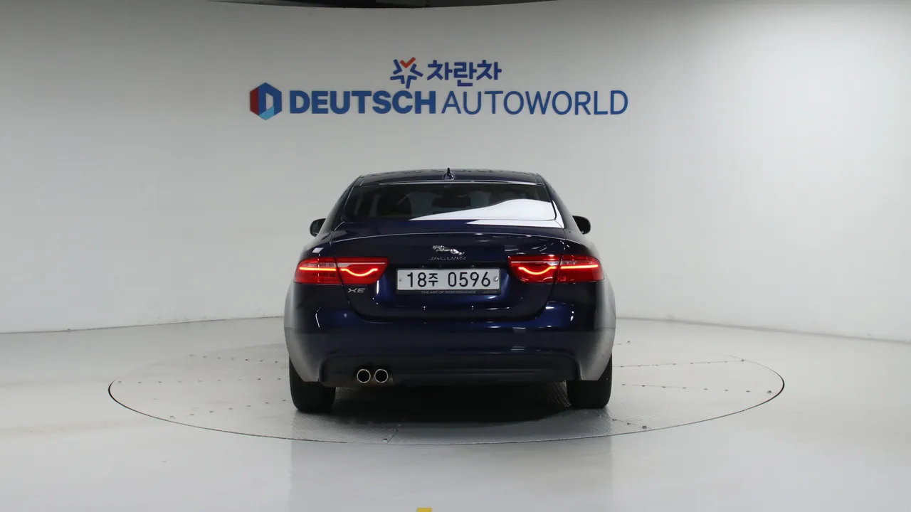Jaguar XE — miniaturë 4