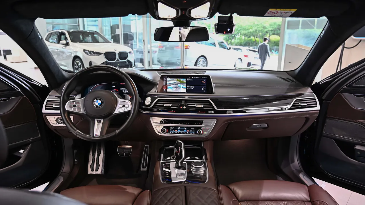 BMW 7er — miniaturë 8