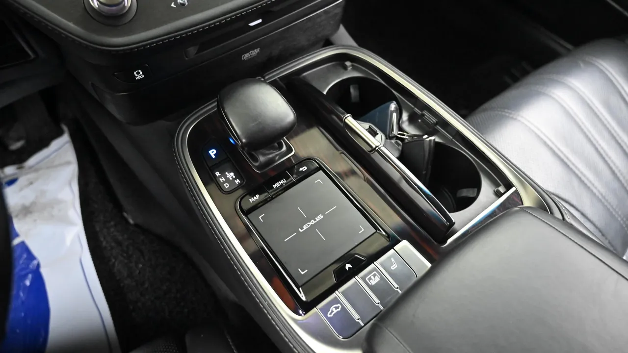 Lexus LS — miniaturë 9
