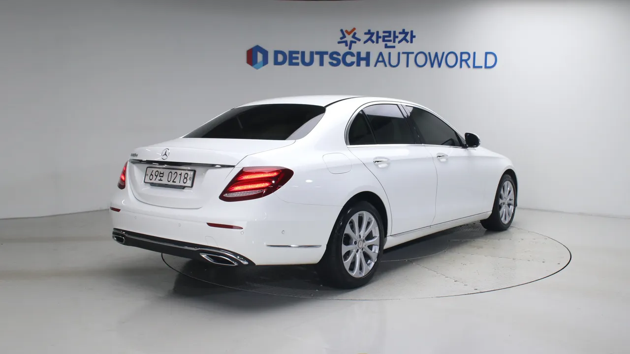 Mercedes-Benz E-klasse — miniaturë 2