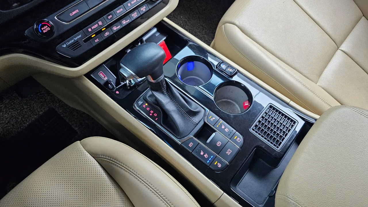 Kia Carnival — miniaturë 9