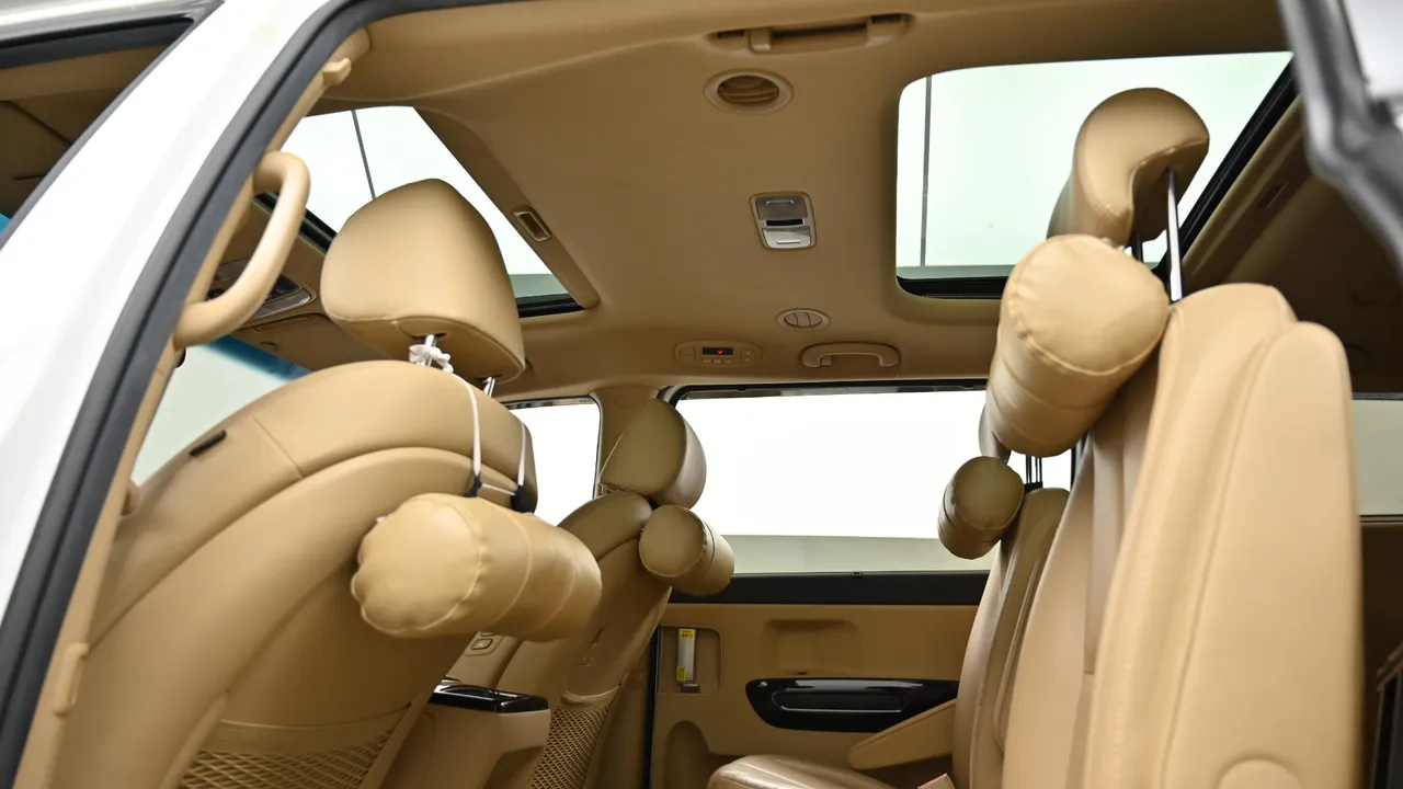 Kia Carnival — miniaturë 18