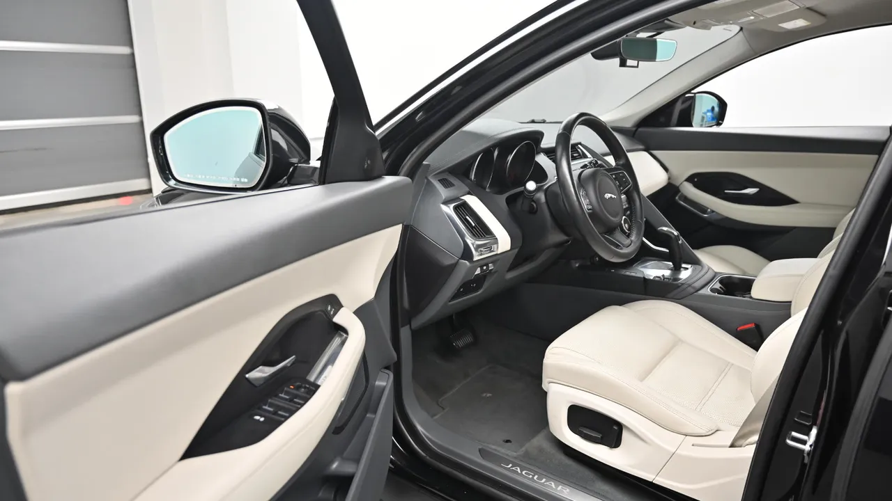 Jaguar E-Pace — miniaturë 11