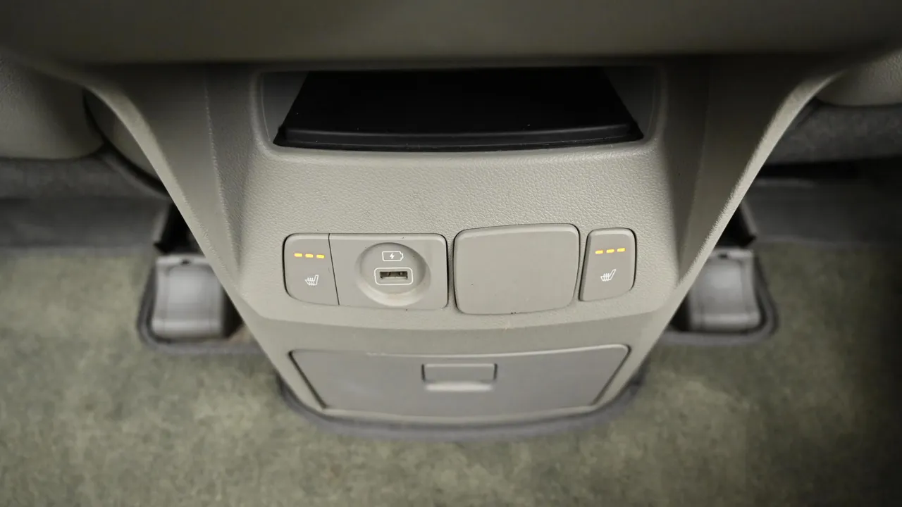 Kia Carnival — miniaturë 16