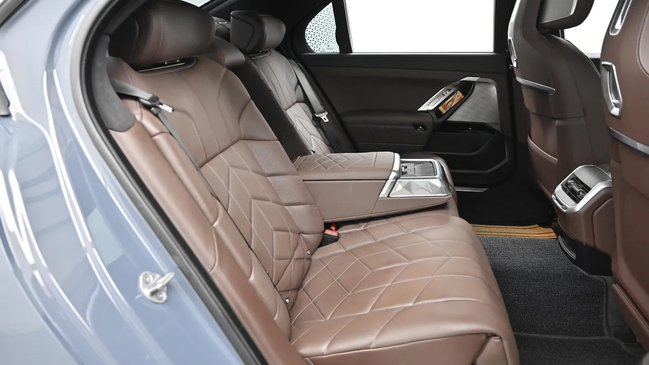 BMW 7er — miniaturë 30