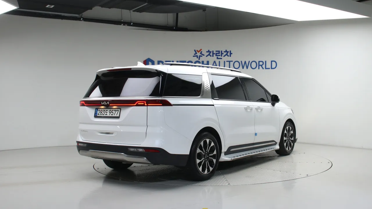 Kia Carnival — miniaturë 2