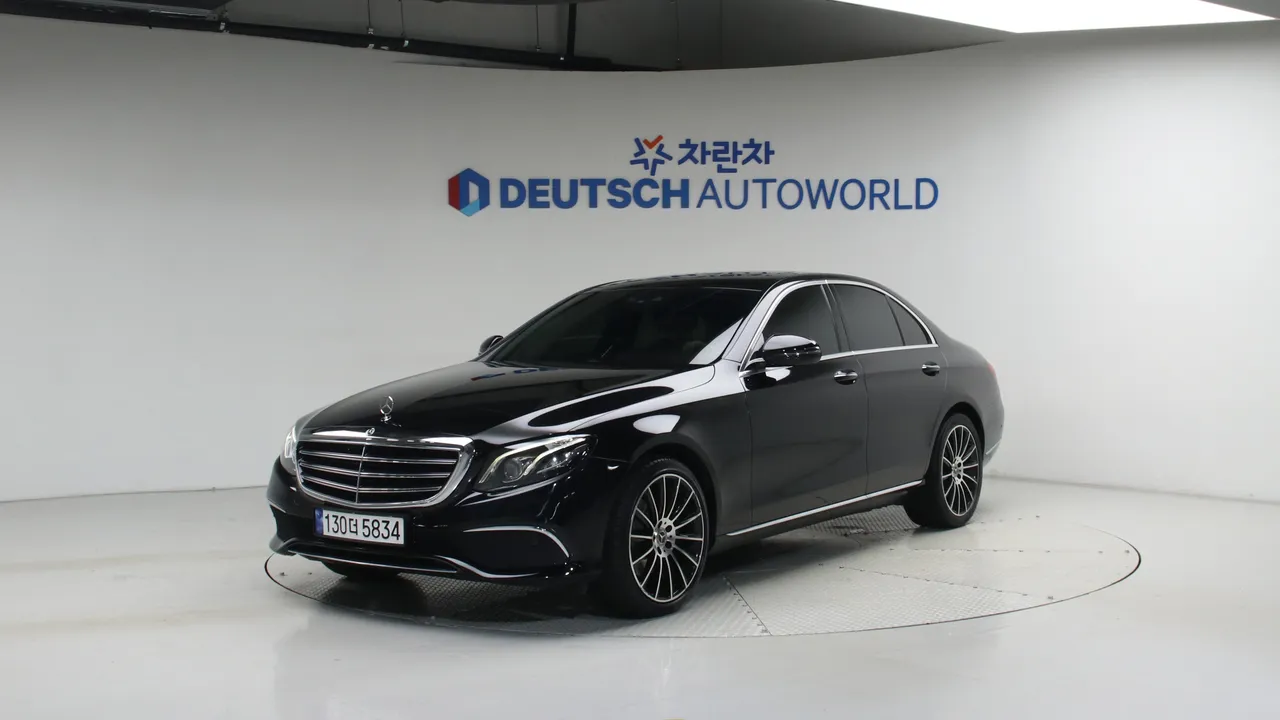 Mercedes-Benz E-klasse E220d 익스클루시브 — foto 1