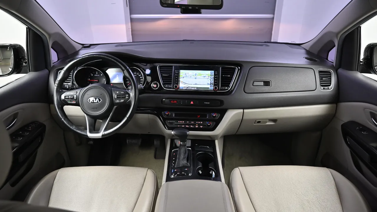 Kia Carnival — miniaturë 7