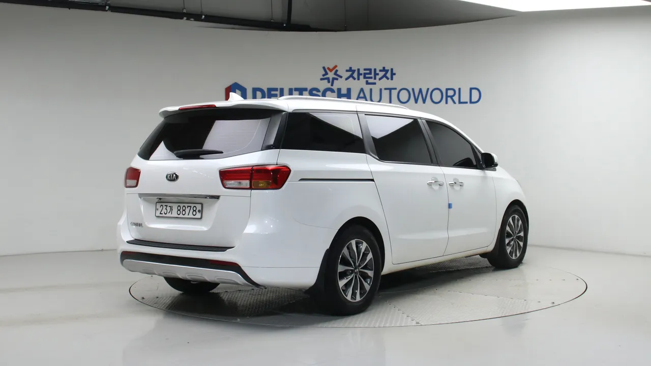 Kia Carnival — miniaturë 2