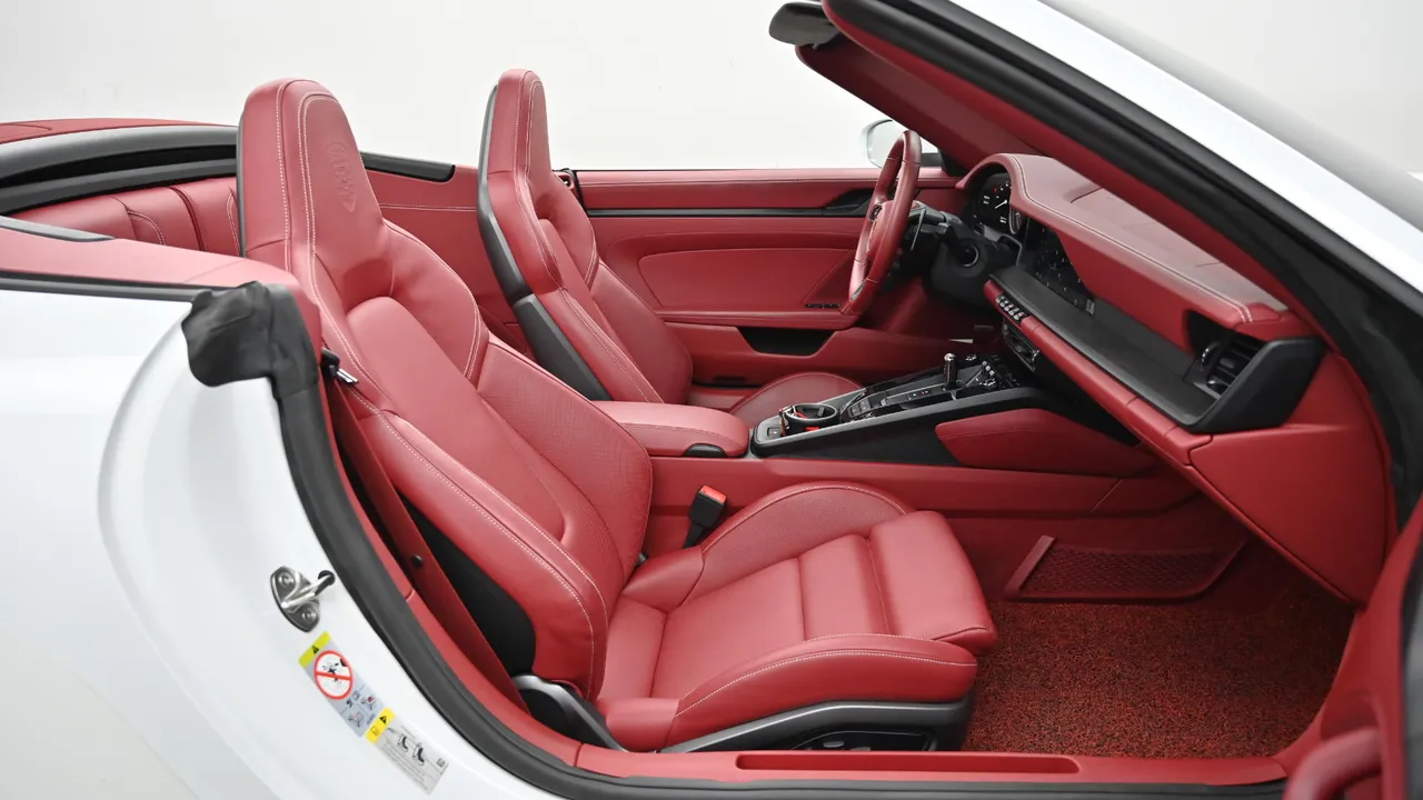 Porsche 911 (992) Carrera 4 GTS Cabriolet