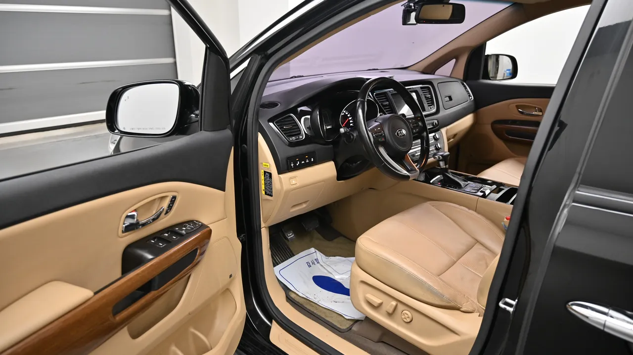 Kia Carnival — miniaturë 11