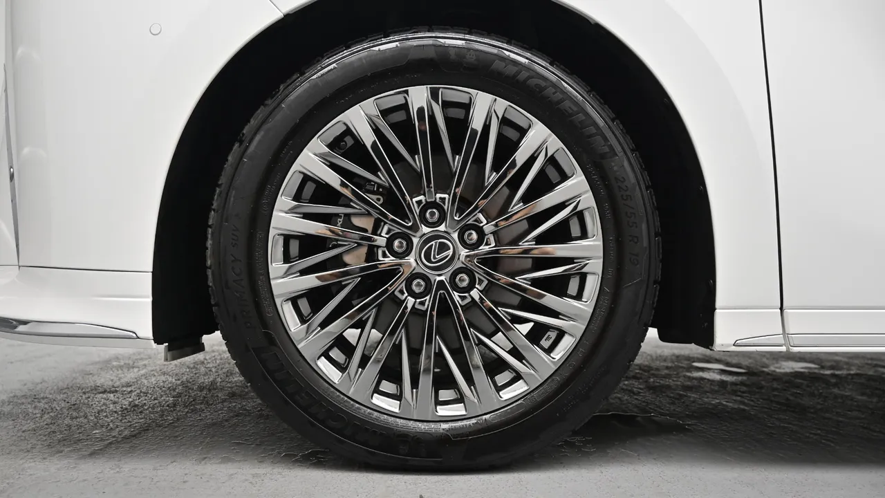Lexus LM — miniaturë 5