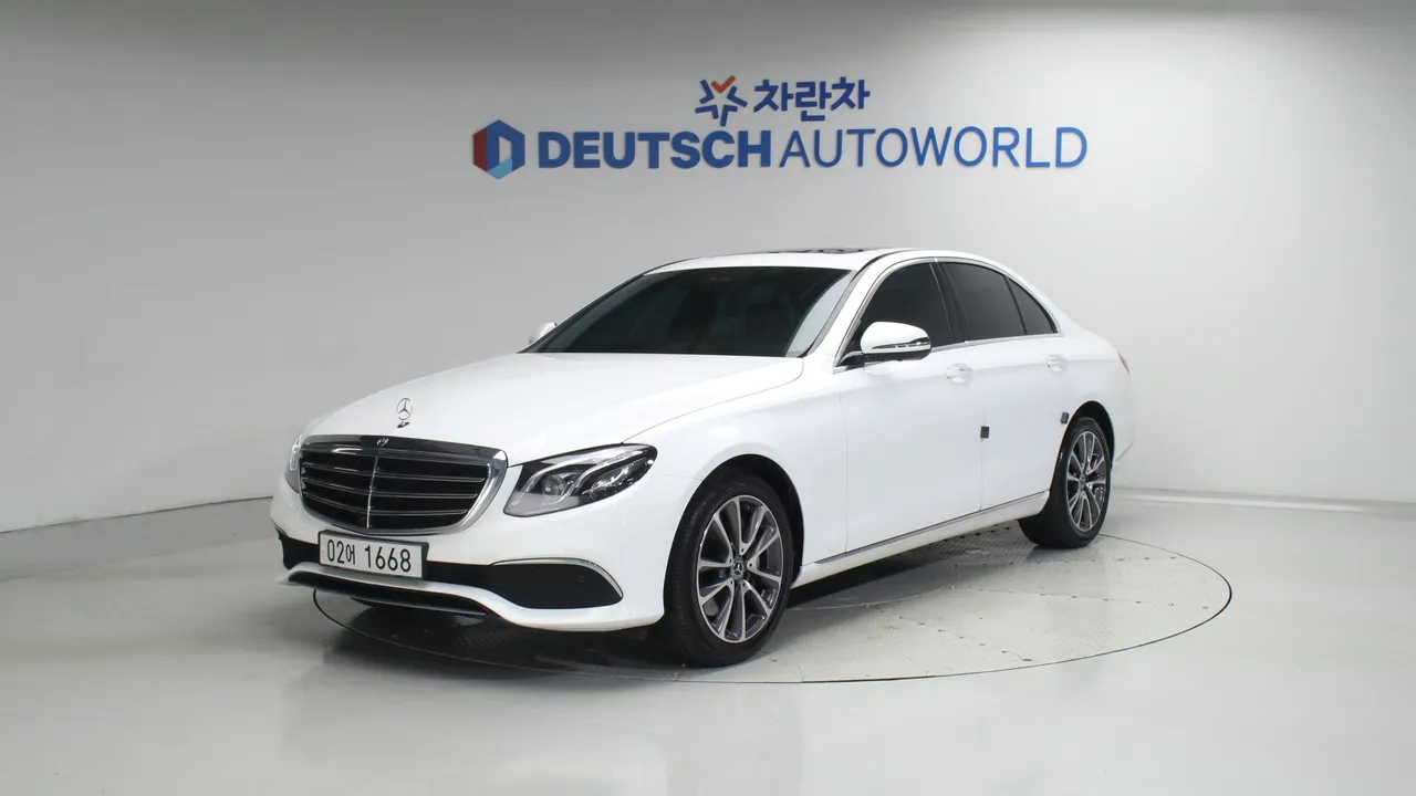Mercedes-Benz E-klasse E300 익스클루시브 스탠다드 — foto 1