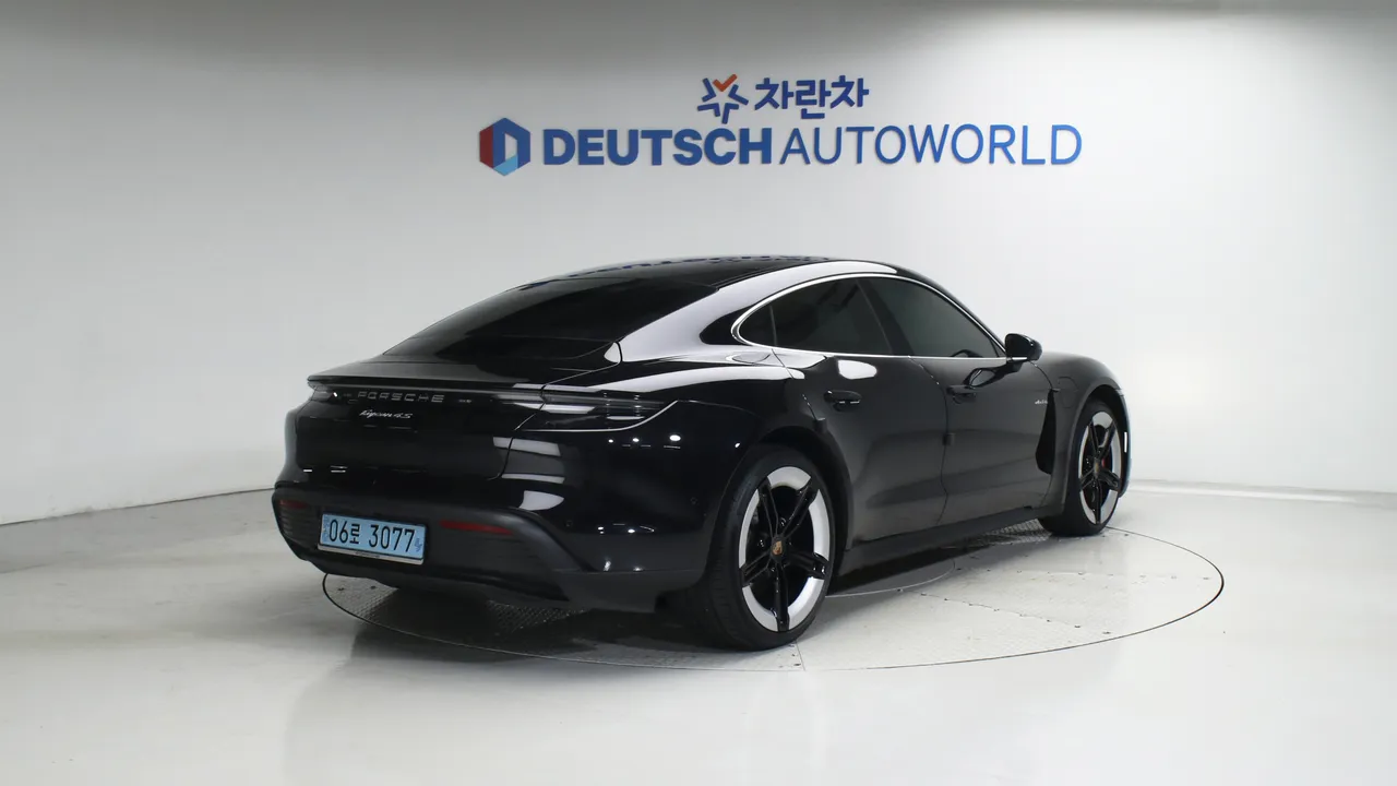 Porsche Taycan — miniaturë 2