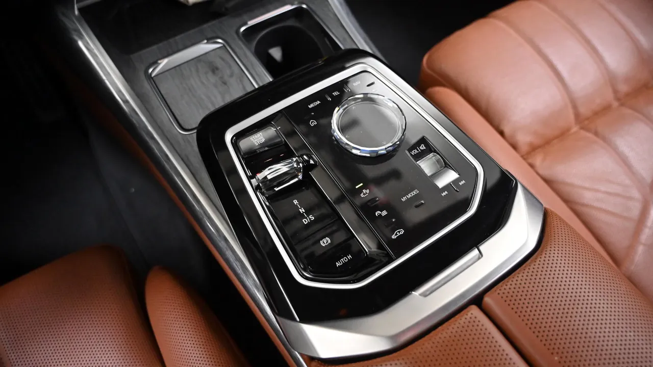 BMW 7er — miniaturë 9