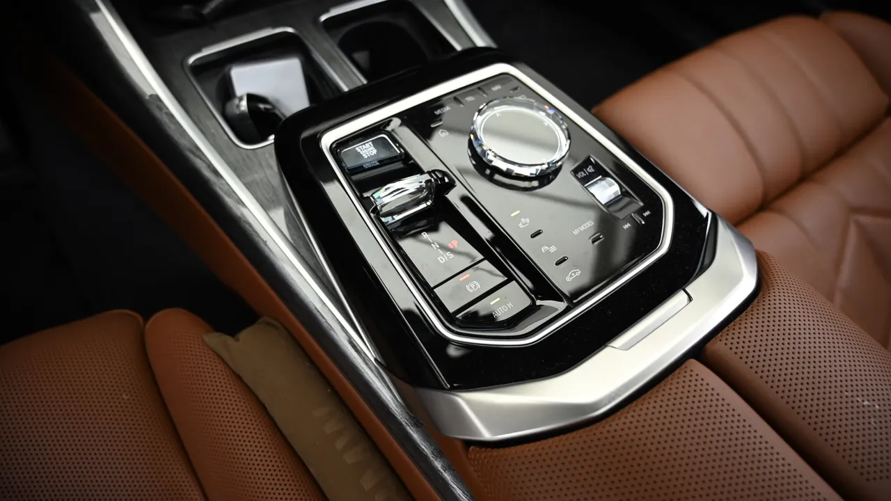 BMW 7er — miniaturë 9