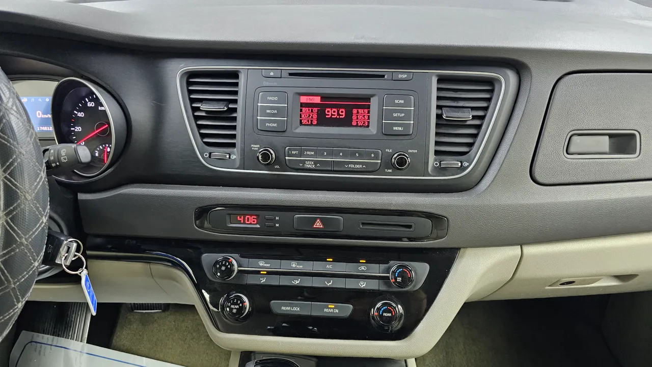 Kia Carnival — miniaturë 23