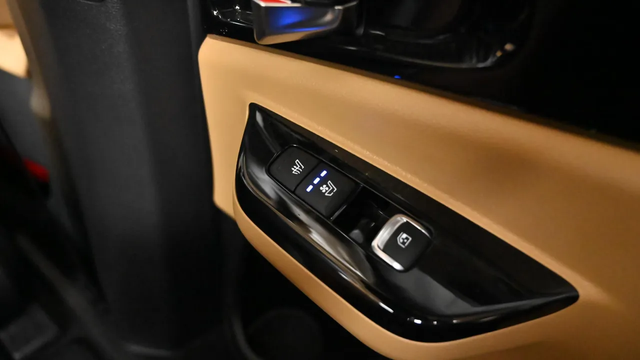Kia Carnival — miniaturë 16