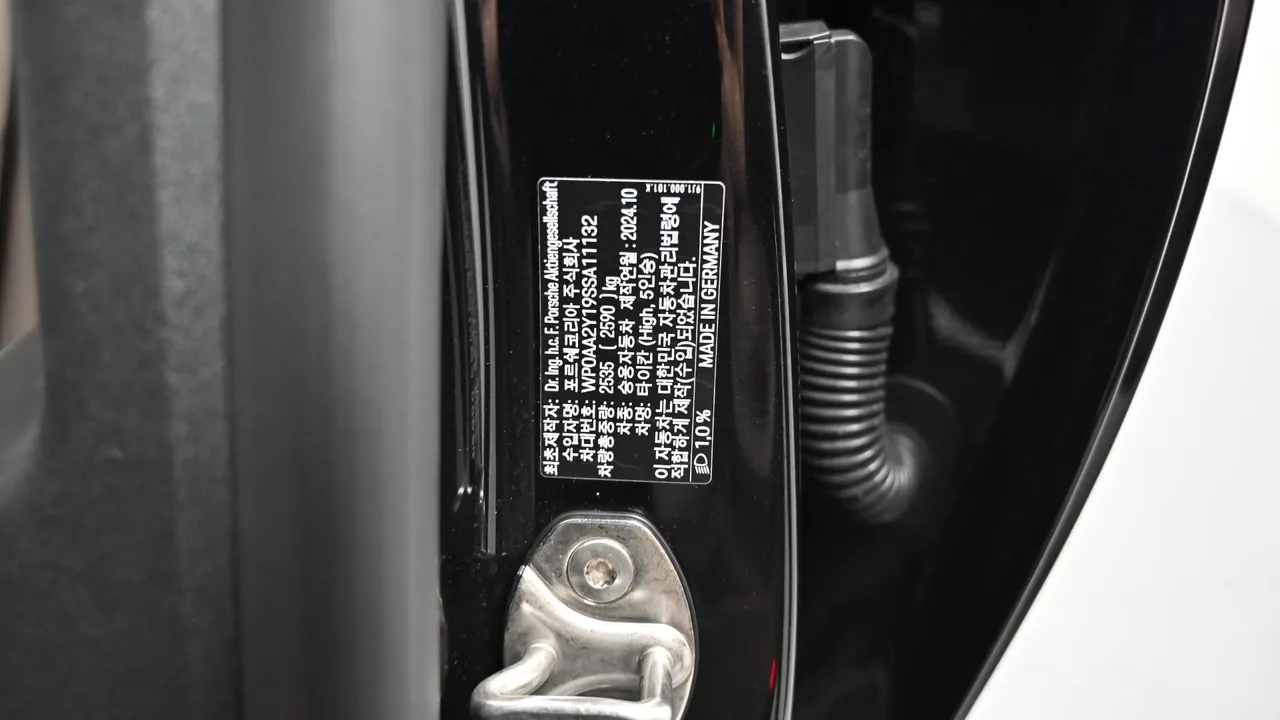 Porsche Taycan — miniaturë 29
