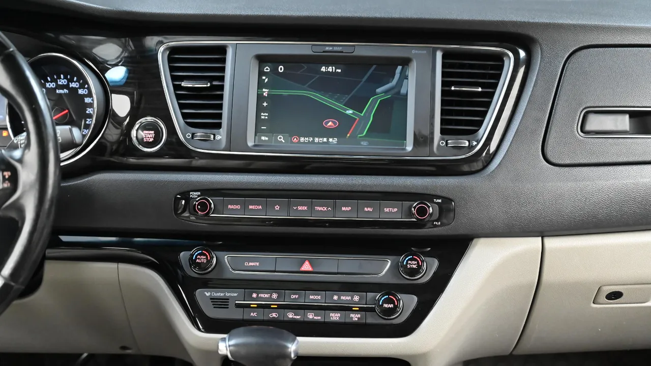 Kia Carnival — miniaturë 14