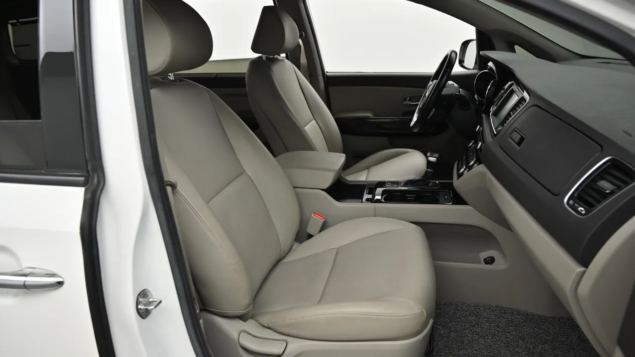 Kia Carnival — miniaturë 10