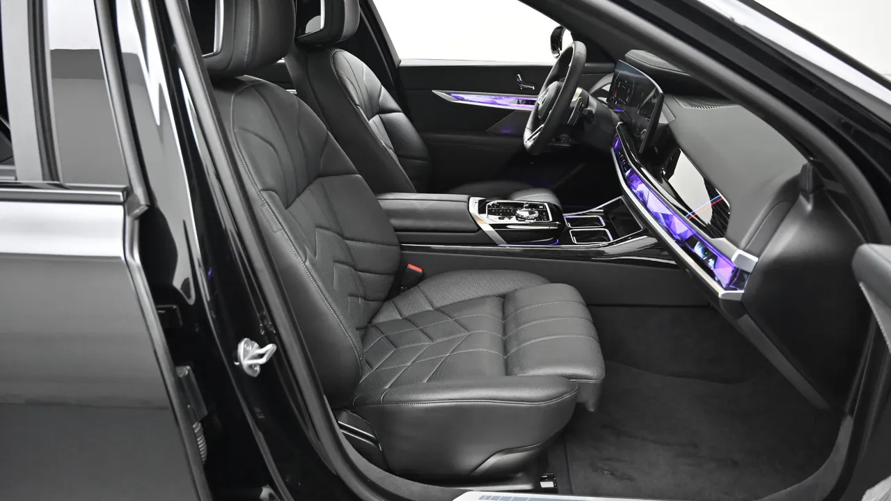 BMW 7er — miniaturë 26