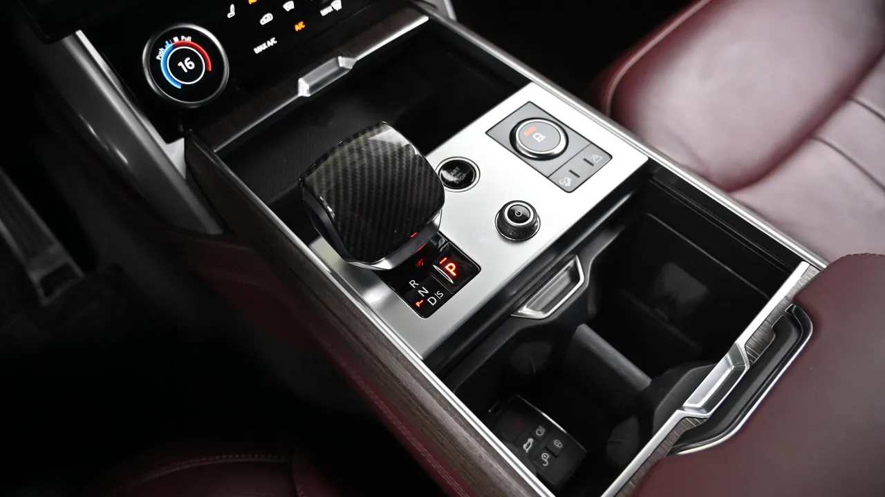 Land Rover Range Rover — miniaturë 9
