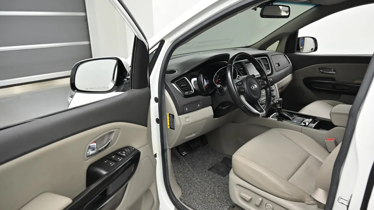 Kia Carnival — miniaturë 11