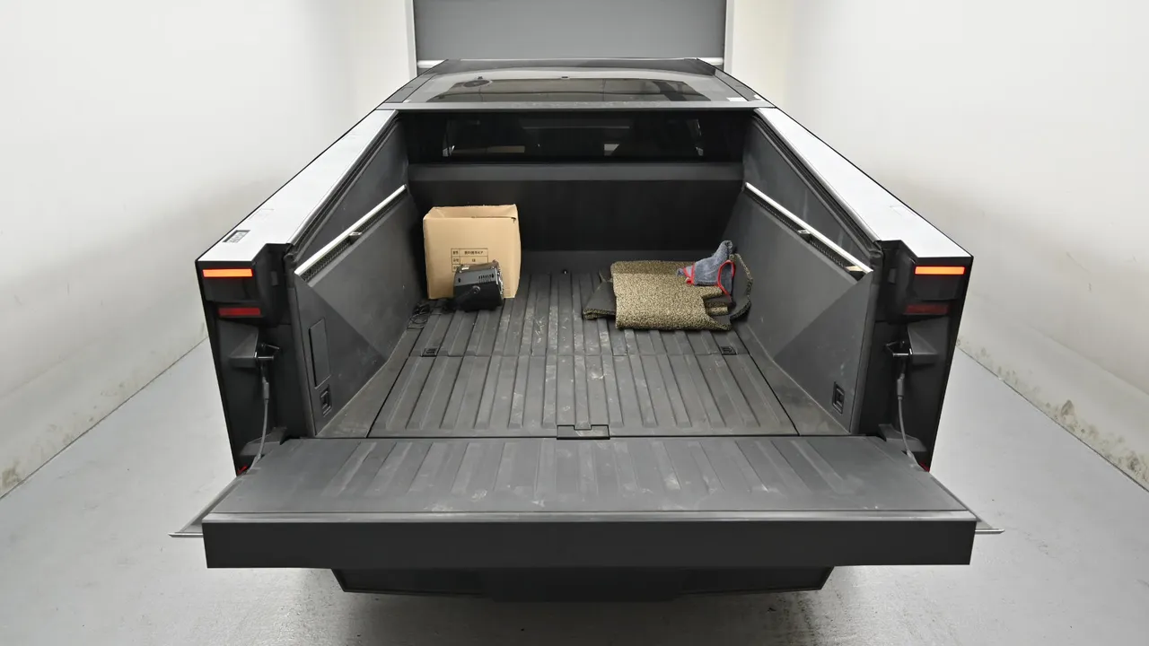 Tesla Cybertruck — miniaturë 19