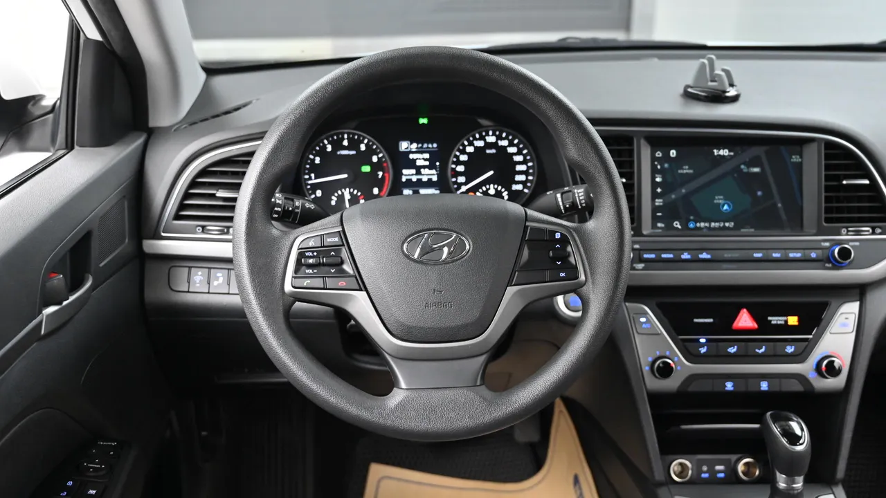 Hyundai Avante — miniaturë 13