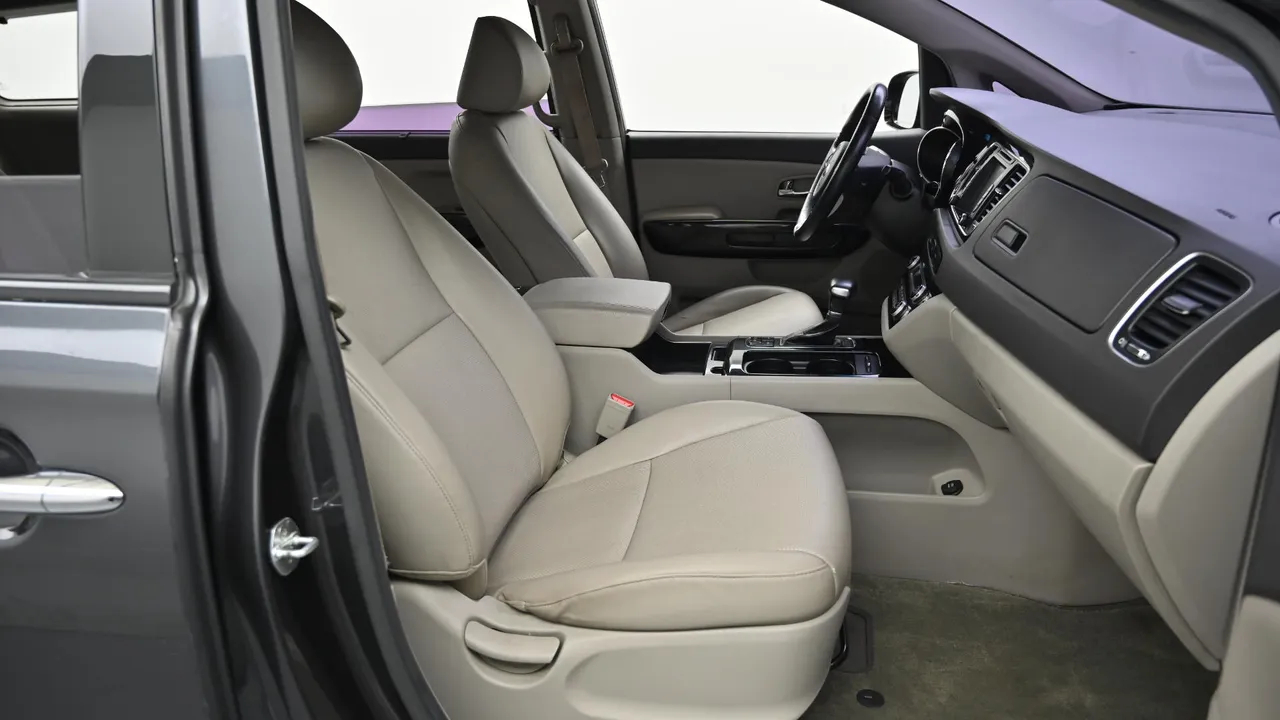 Kia Carnival — miniaturë 10