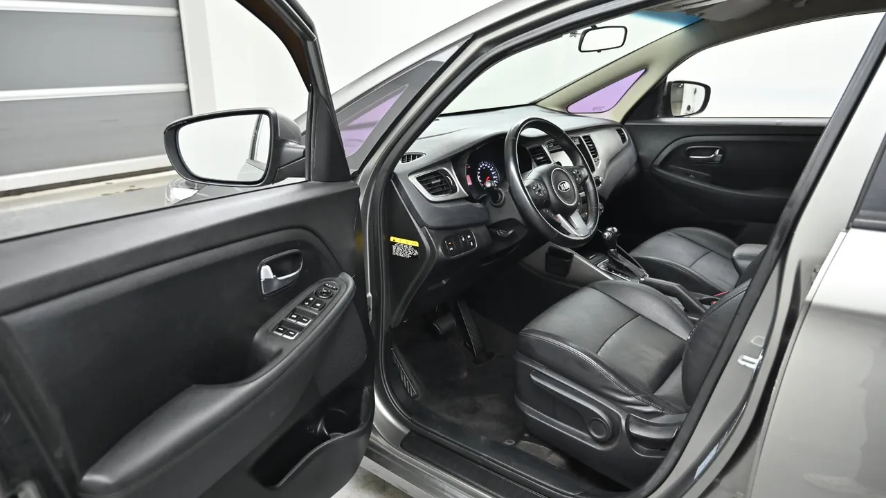 Kia Carens — miniaturë 11