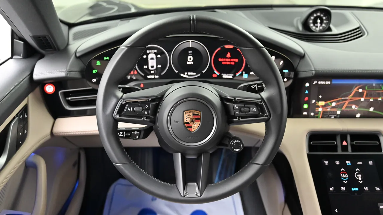 Porsche Taycan — miniaturë 13