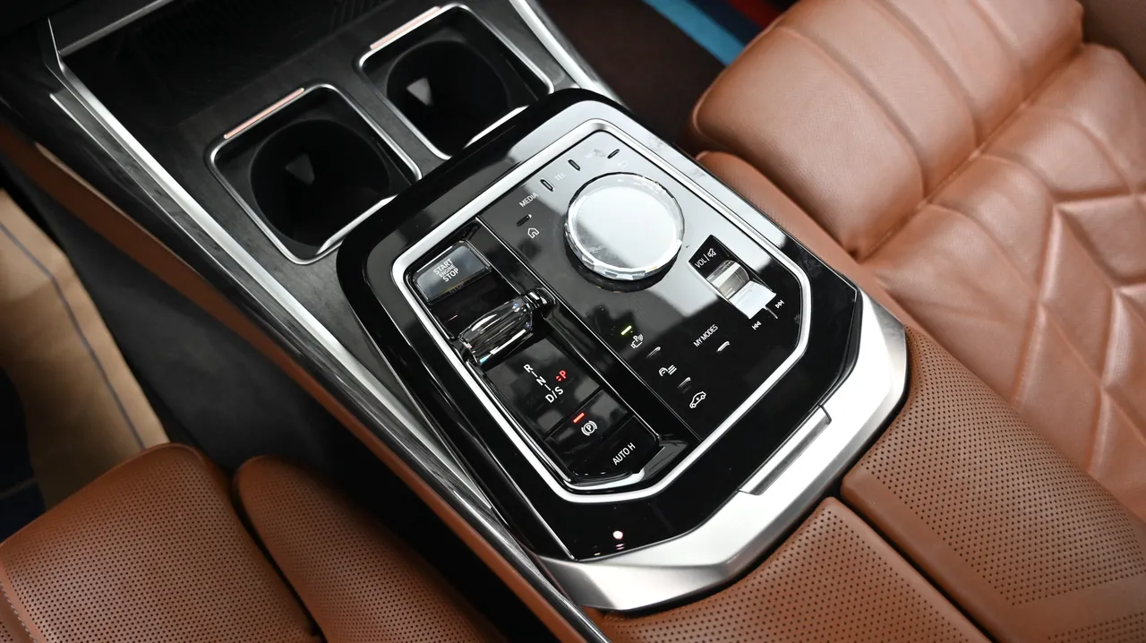 BMW 7er — miniaturë 9