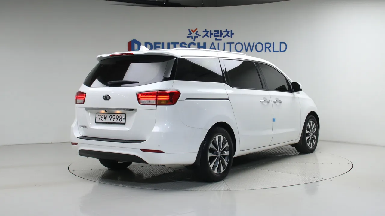 Kia Carnival — miniaturë 2