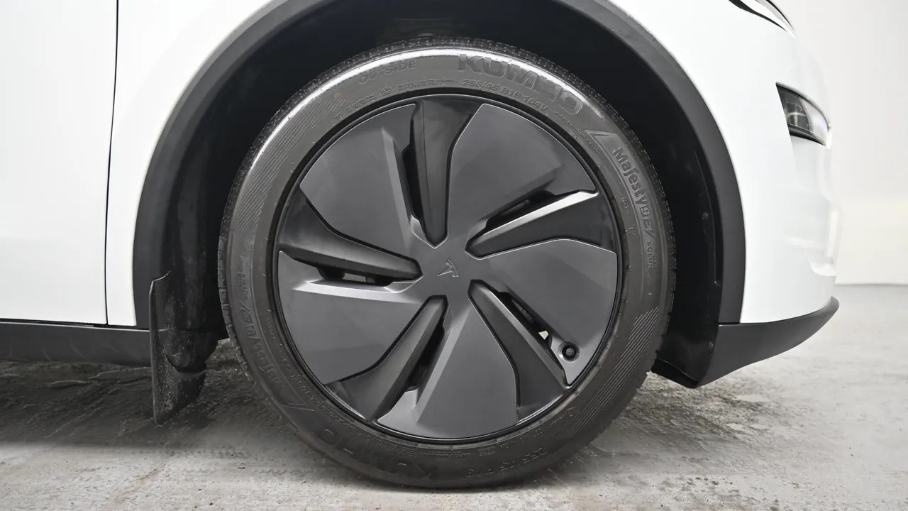 Tesla Model Y — miniaturë 5