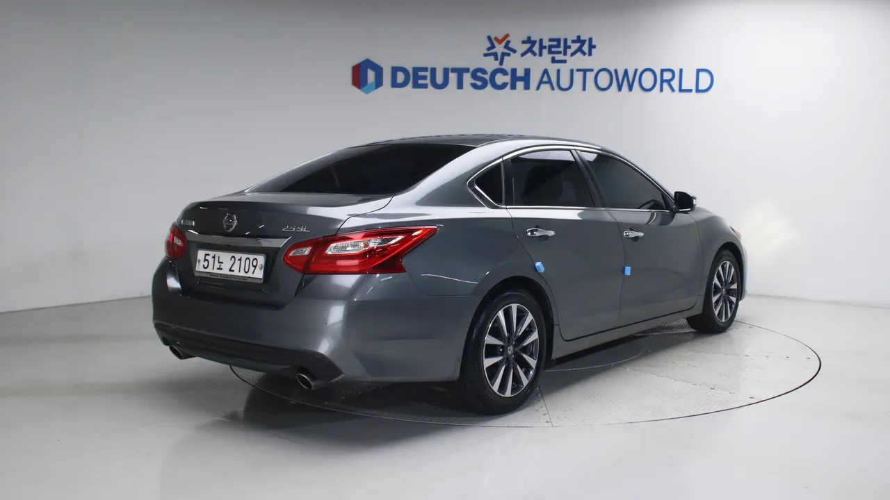 Nissan Altima — miniaturë 2