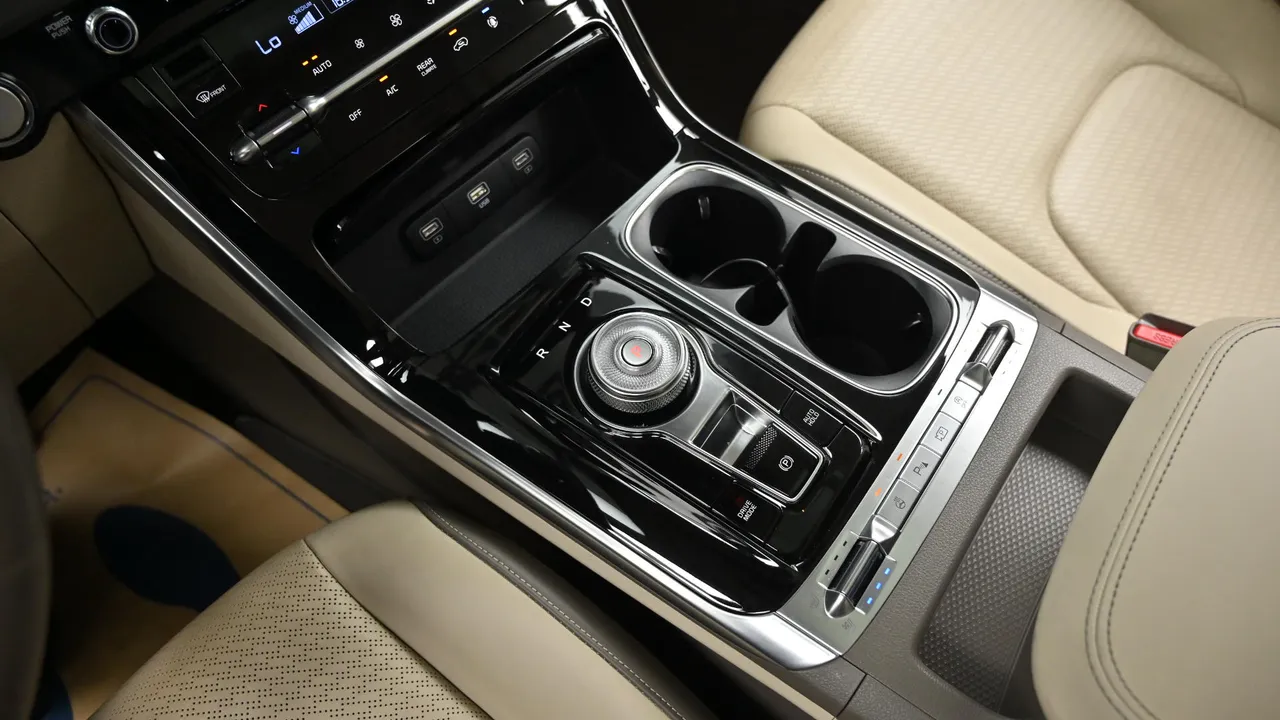 Kia Carnival — miniaturë 9