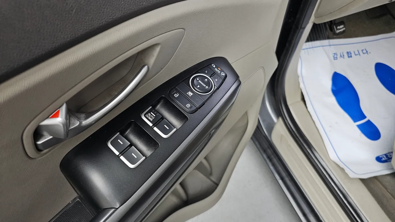 Kia Carnival — miniaturë 24