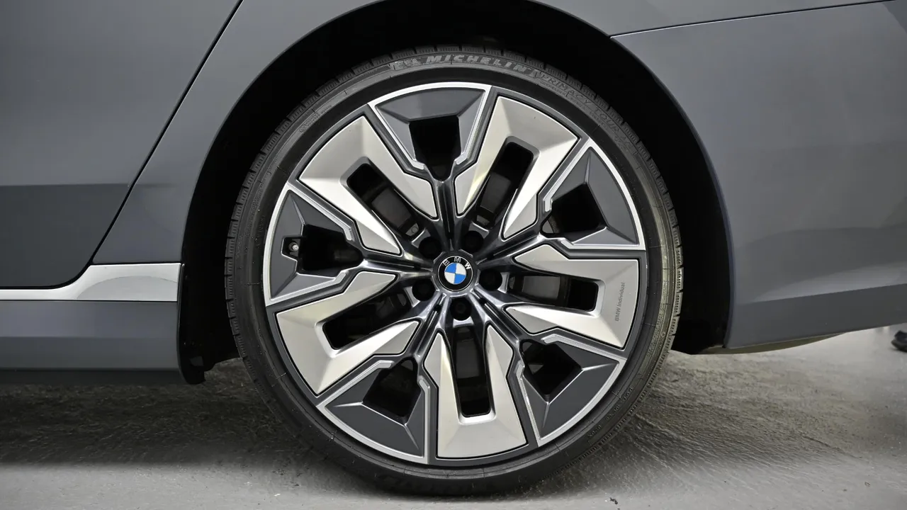 BMW i7 — miniaturë 5