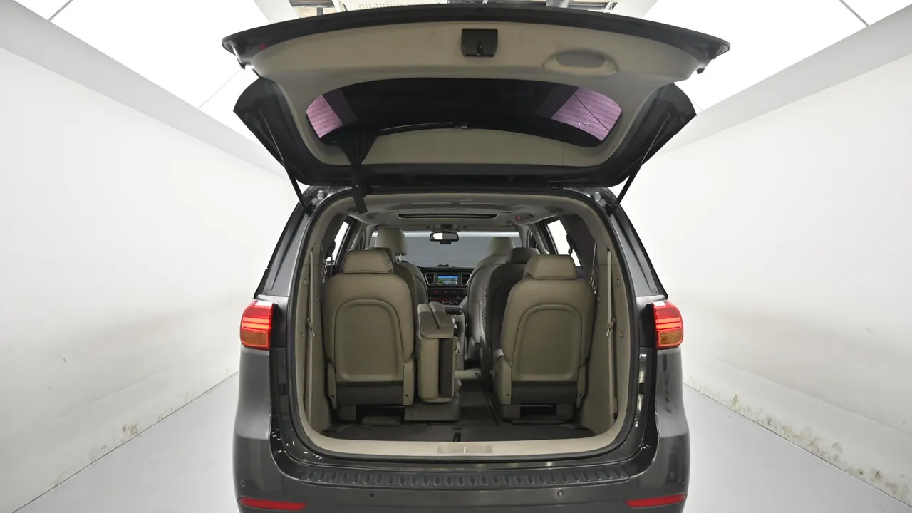 Kia Carnival — miniaturë 37