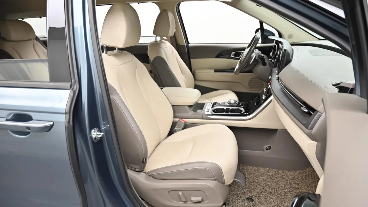 Kia Carnival — miniaturë 10