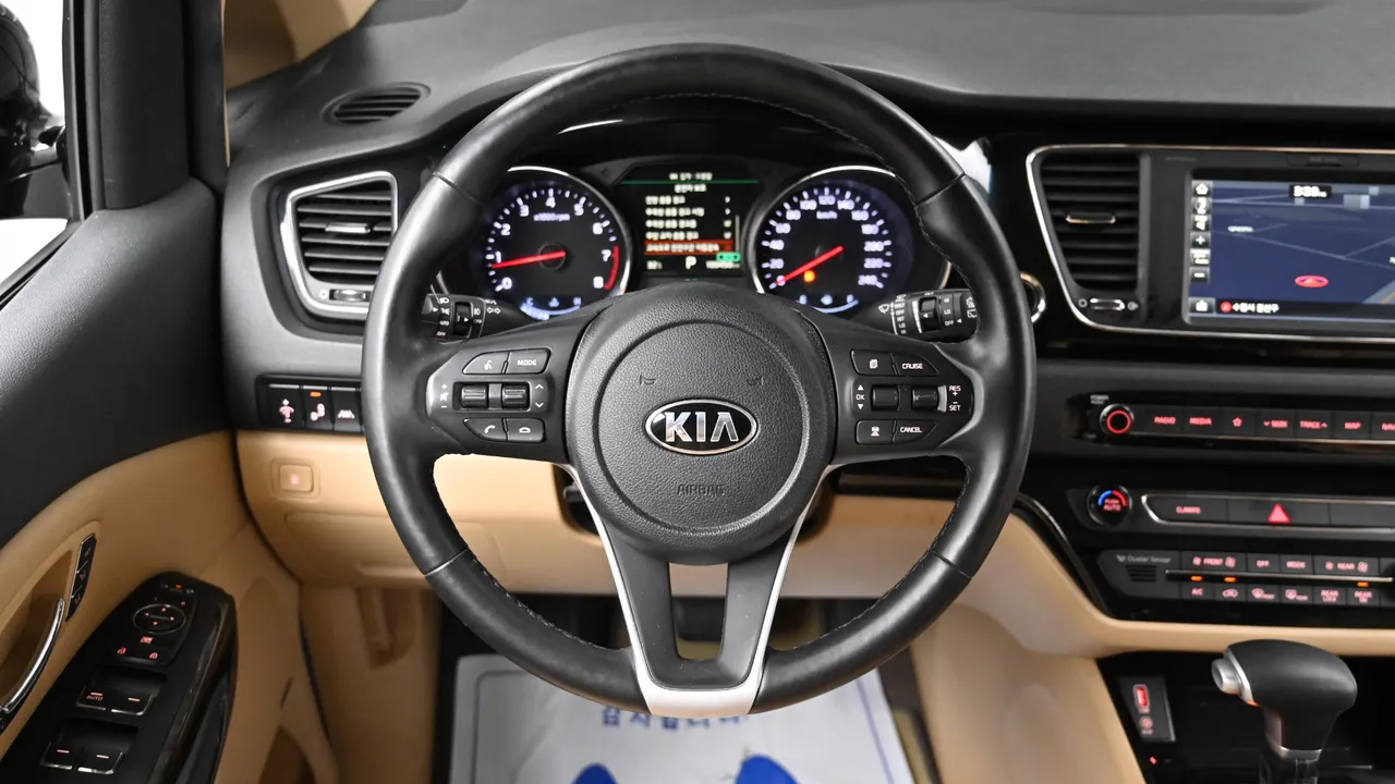 Kia Carnival — miniaturë 13
