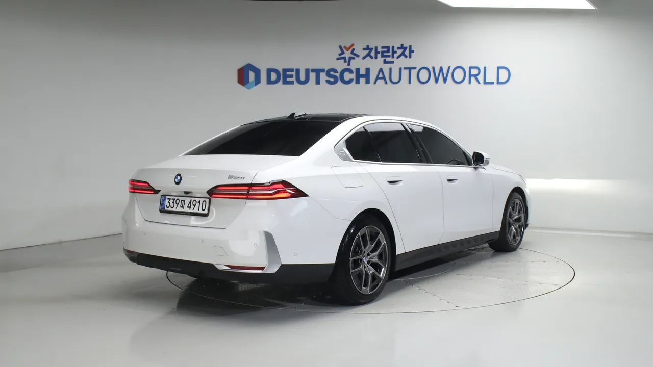 BMW 5 Series (G60) 520i
