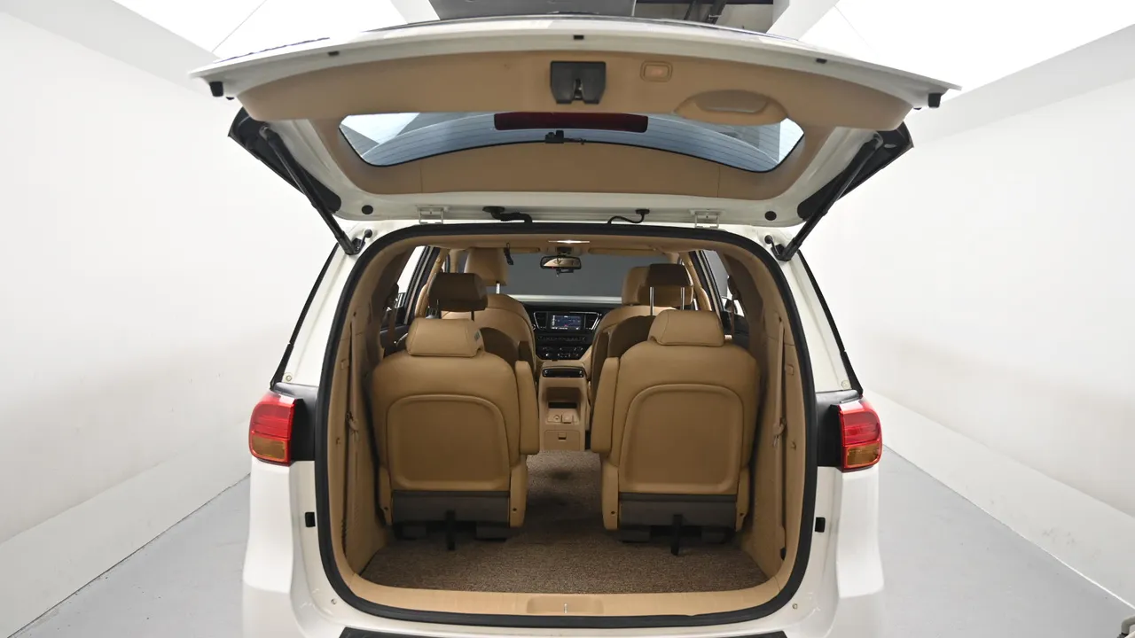 Kia Carnival — miniaturë 19